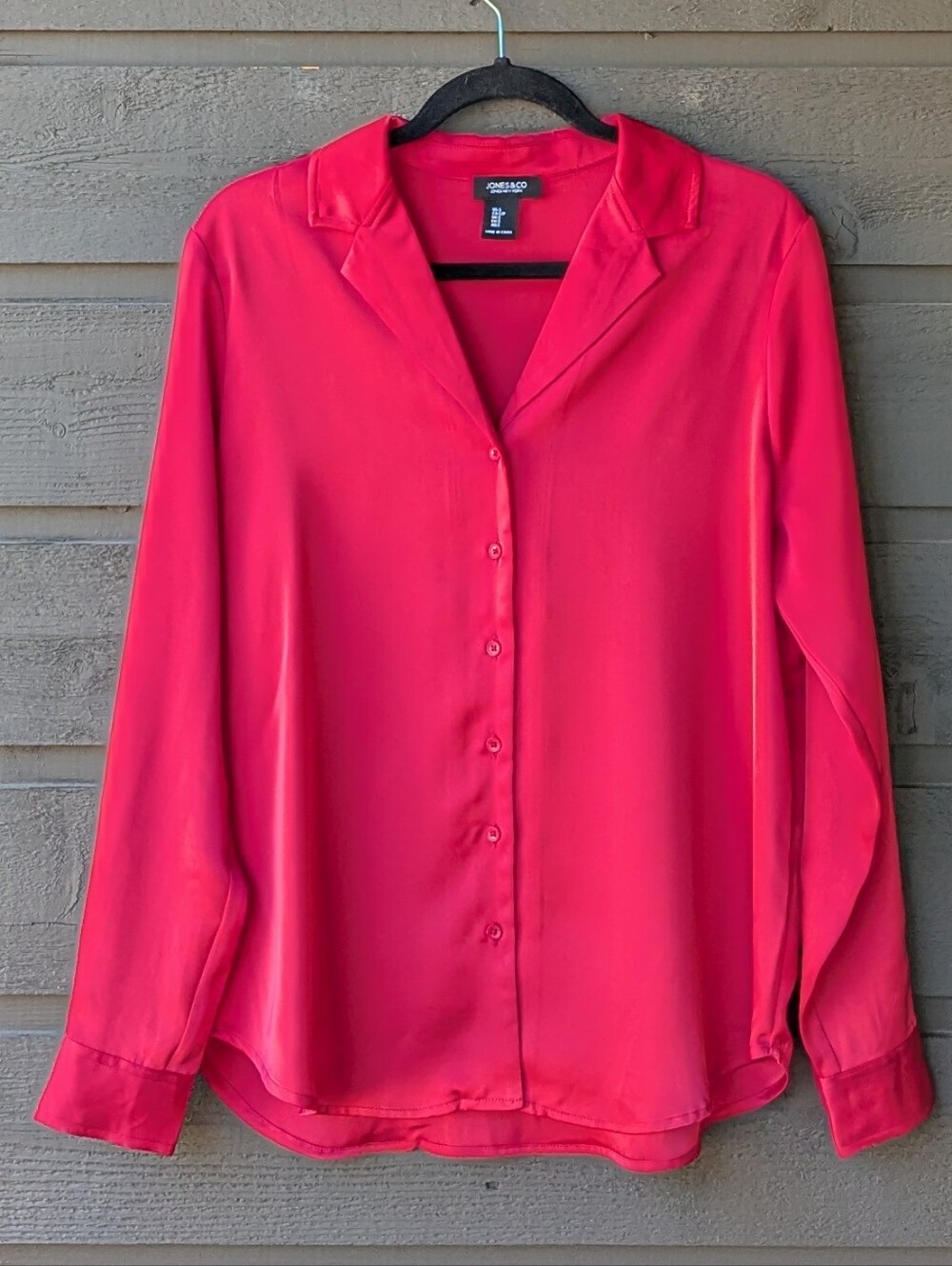 NWOT Jones & Co Pink Red Satin Long Sleeve Button Front Blouse Size Small